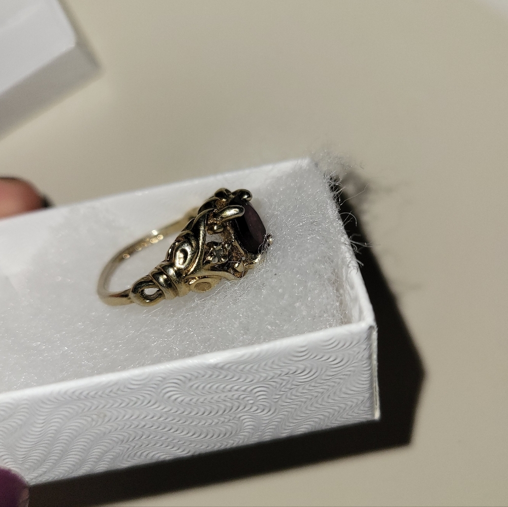 Vintage Gold and Red Stone Women's Ring
